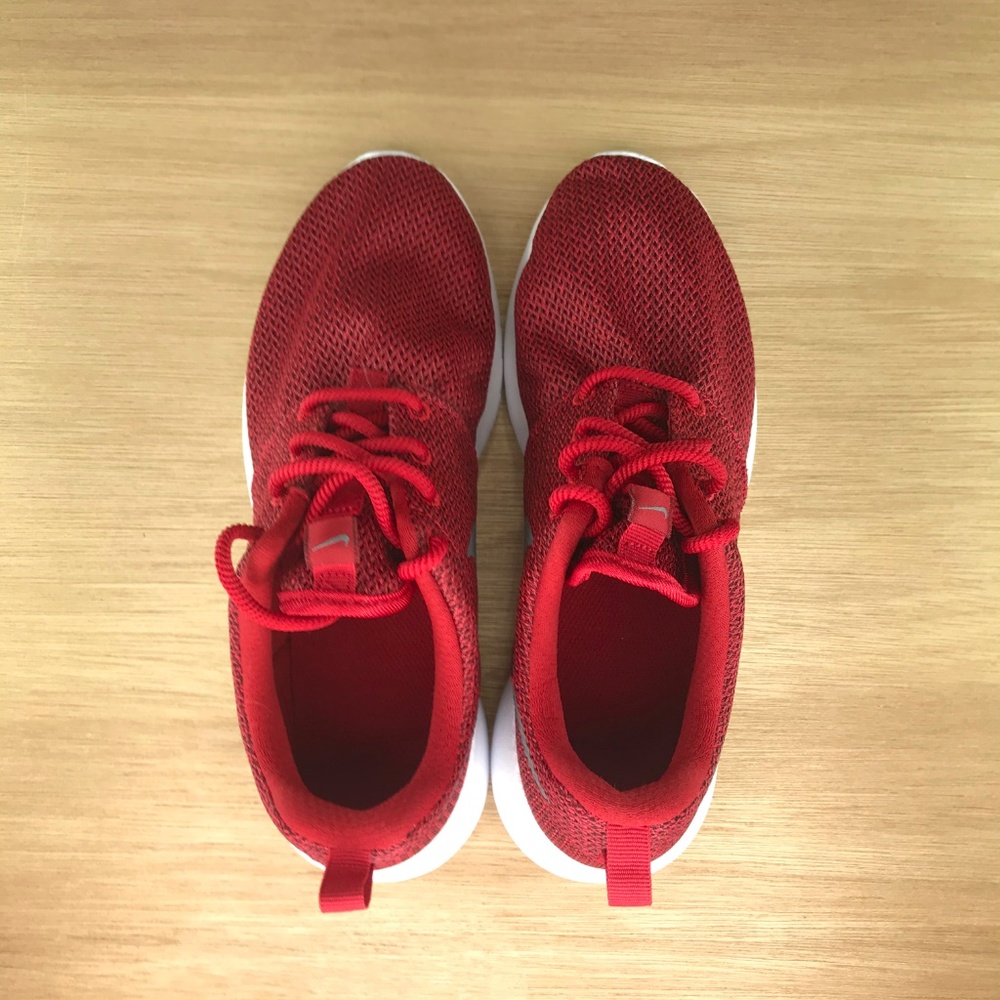 NIB Nike Roshe One Gym Red - Picture 6 of 8